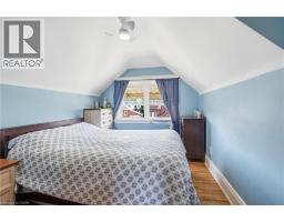 21 WEIR Street N - 22