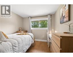 65 GILMOUR Crescent - 24
