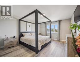 907 ROBERT FERRIE Drive - 18