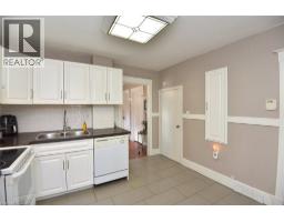 56 BARONS Avenue N - 14
