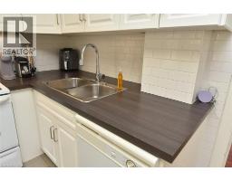 56 BARONS Avenue N - 15