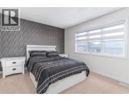 32 HEDGES Crescent - 12
