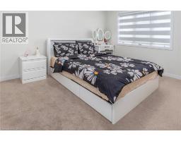 32 HEDGES Crescent - 15