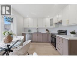 60 NETHERCOTT Drive - 7