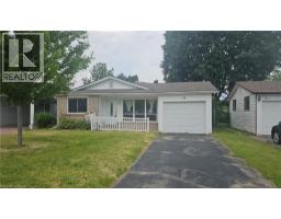 58 BELWOOD Crescent - 1