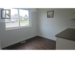 58 BELWOOD Crescent - 3