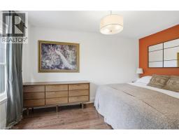 17 TUXEDO Avenue S - 34