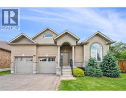 27 RILEY Crescent - 2