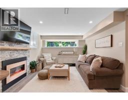 64 CINDY Avenue - 30
