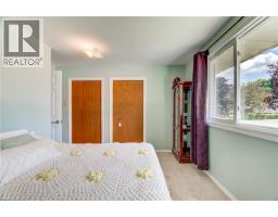 16 FERGUSSON Avenue - 12