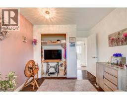 16 FERGUSSON Avenue - 17