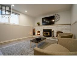 147 MURIEL Crescent - 24