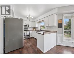 662 BURNETT Avenue - 6