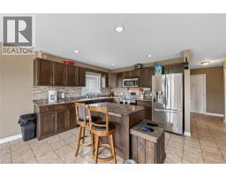 644 HUMMINGBIRD Crescent - 14
