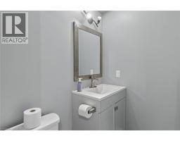 644 HUMMINGBIRD Crescent - 27