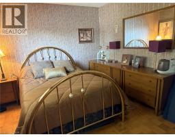 1345 COLONSAY Drive - 20