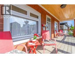 121 EDGEMONT Street N - 3