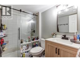 323 CRANBROOK Drive - 34