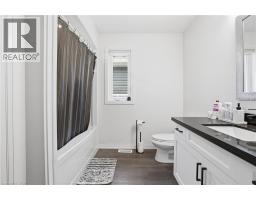 8 NASH Street - 17
