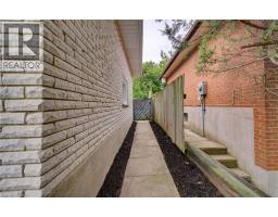 163 LYNNBROOK Crescent - 46