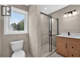 325 QUEENSDALE Avenue E - 38
