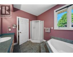 18 FEATHERSTONE Avenue - 24