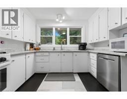 14 HILLCREST Road - 9