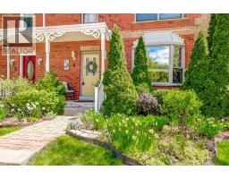 4 EDGEWATER Drive - 2