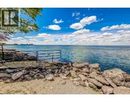 4 EDGEWATER Drive - 44