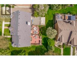 4 EDGEWATER Drive - 46