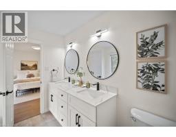 320 HAMILTON Drive UnitNo. 10 - 24