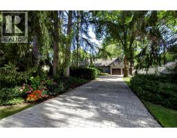 1391 QUEEN VICTORIA Avenue - 2