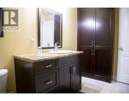 72 WILLOWDALE Crescent - 34