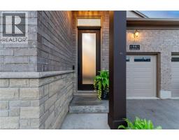98 WOODBERRY Crescent - 2