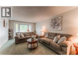 82 ROSENEATH Crescent - 6