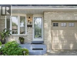30 TWINOAKS Crescent - 2