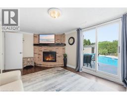 30 TWINOAKS Crescent - 32