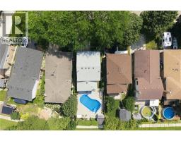 30 TWINOAKS Crescent - 45