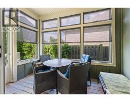 6 CREEKSIDE Drive - 39