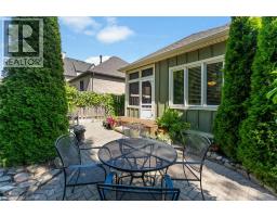 6 CREEKSIDE Drive - 40
