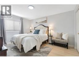913 COPPER LEAF Crescent - 32