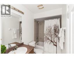 102 MOORE Crescent - 21