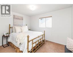 102 MOORE Crescent - 23