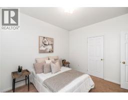 102 MOORE Crescent - 24