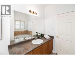 102 MOORE Crescent - 32