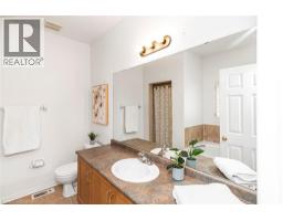 102 MOORE Crescent - 34
