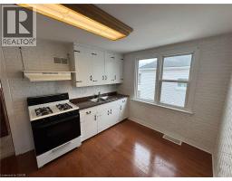 17 LYONS Avenue - 12