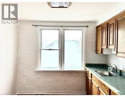 17 LYONS Avenue - 7