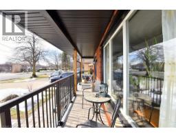 682 MOHAWK Road W - 4