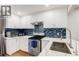 8 MOUNTSBERG Road - 9